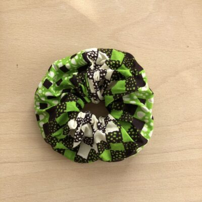 Scrunchie mit Muster aus Baumwolle grün schwarz kariert