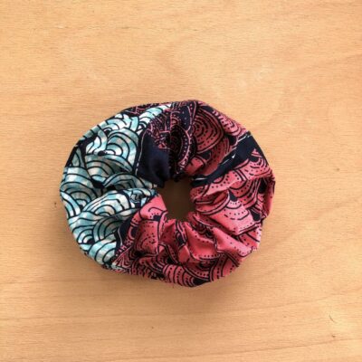 Scrunchie mit Muster aus Baumwolle blau pink