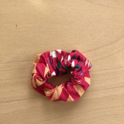 Scrunchie mit Muster aus Baumwolle pink lachs bunt