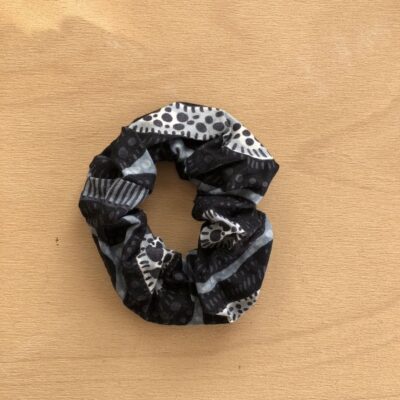 Scrunchie mit Muster aus Baumwolle schwarz grau